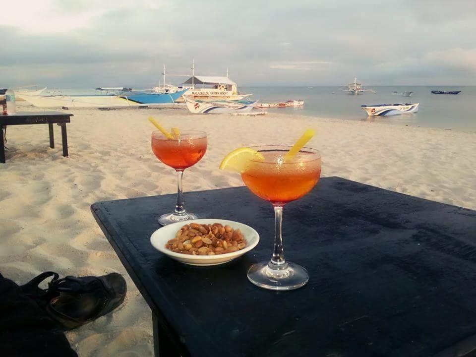 Guanna'S Place Room And Resto Bar 로곤 외부 사진